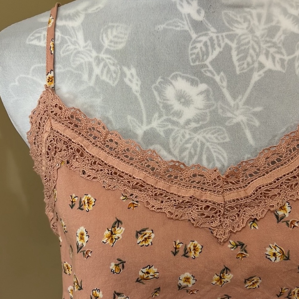 Hollister Floral lace tank with adjustable straps size large - Picture 5 of 12